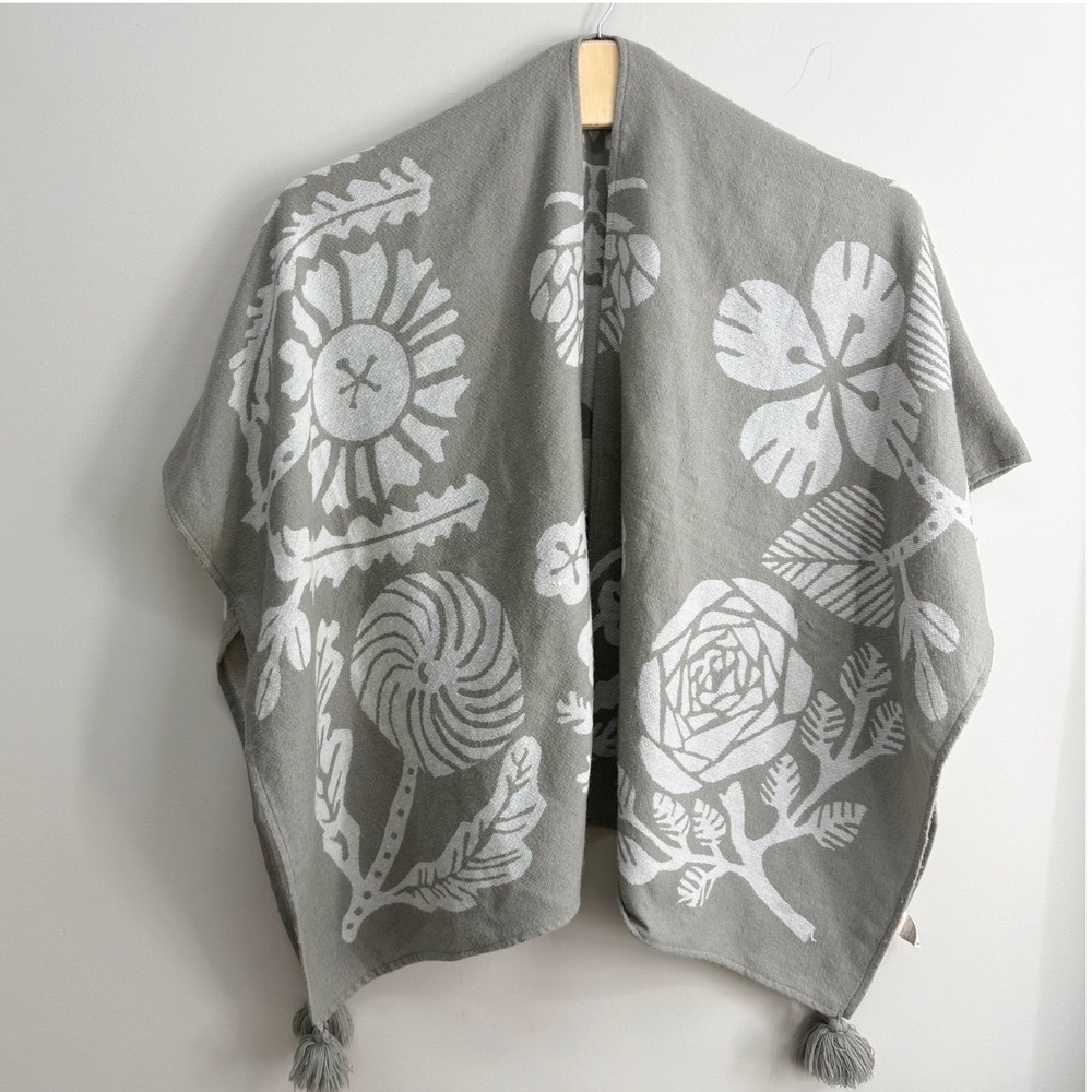 Soft Surroundings Floral Tassel Ruana Wrap Women One Size Grey Boho
Botanical
